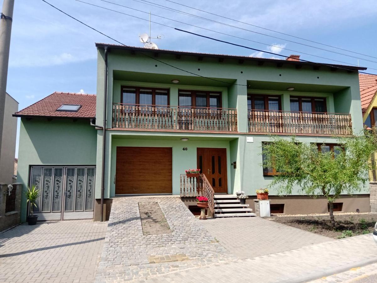 Appartement U Hradeb à Mikulov Extérieur photo